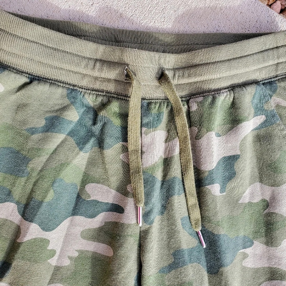 Old Navy Women's Green Camo Joggers Size Small Tall - Picture 13 of 15